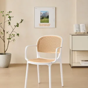 Silla con Brazos Nest, Color Blanco y Beige, Con espaldar y asiento en rejilla